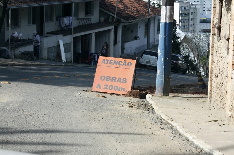 EMASA realiza instalação de rede de esgoto e água na Rua Indonésia