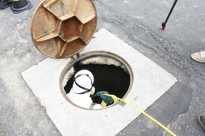 Sábado de fiscalização na rede de esgoto em Balneário Camboriú