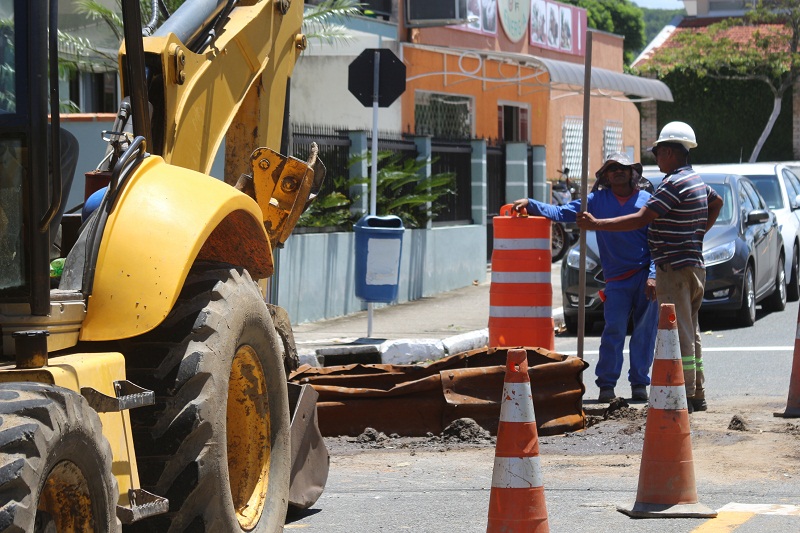Obras da rede coletora de esgoto do Bairro da Barra iniciaram nesta terça-feira