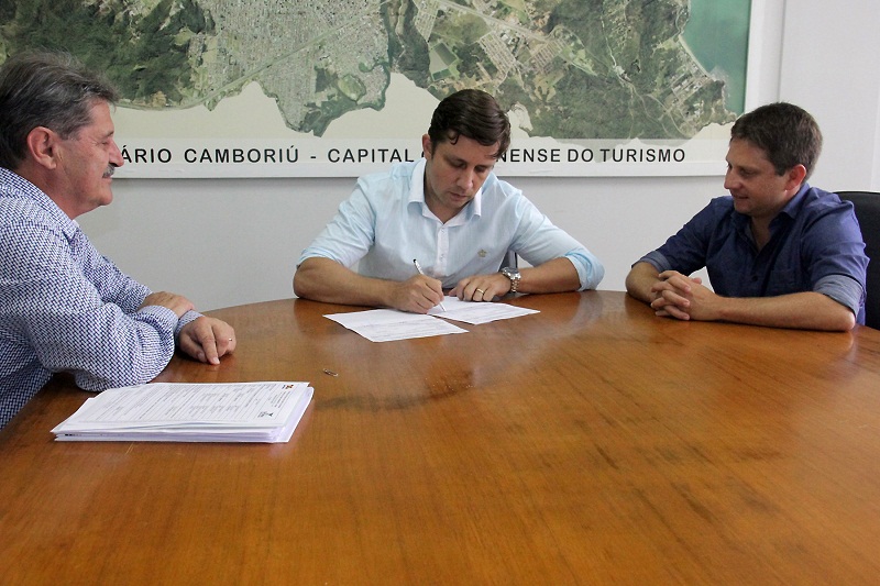 Obras da rede de abastecimento de água das praias do Estaleiro e Estaleirinho começam segunda-feira