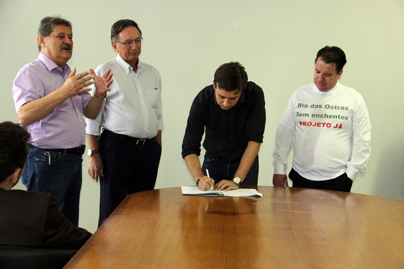 Projeto para desassoreamento e desobstrução do Rio das Ostras começará a ser elaborado