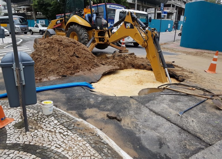 Vazamento deixa bairros Pioneiros e Ariribá sem água nesta sexta-feira
