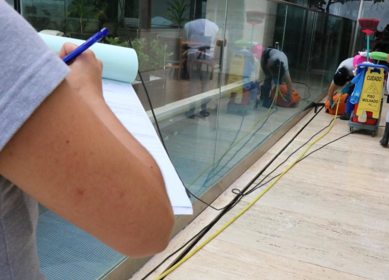 Emasa notifica imóveis que estavam desperdiçando água em Balneário Camboriú