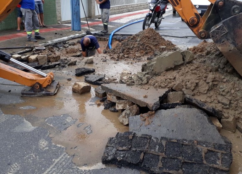 Serviço emergencial pode deixar vias no Centro sem água nesta segunda-feira