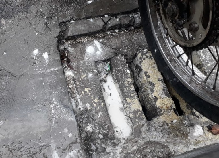 Vídeo inspeção da EMASA identifica prédio despejando resíduo de tinta no Rio Marambaia