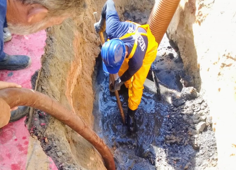 Conserto emergencial deixa trecho da Avenida Atlântica em meia pista