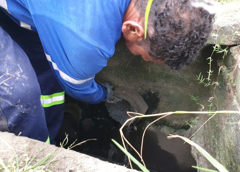 Programa Se Liga na Rede executa três lacres em redes irregulares de esgoto