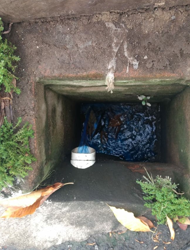 Ligação irregular de esgoto com despejo no Rio das Ostras é lacrada