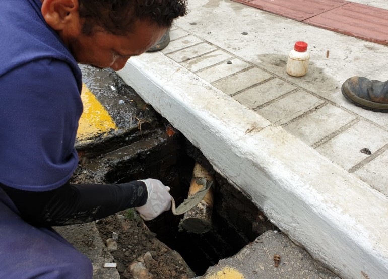Se Liga na Rede faz lacre em ligação irregular de esgoto na Rua Israel