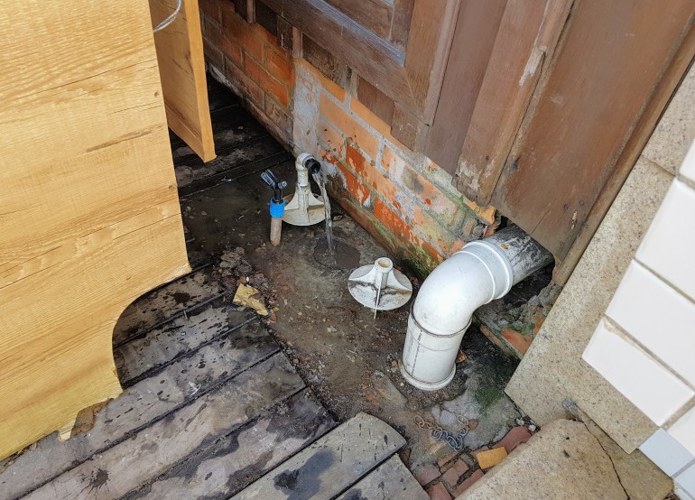 Lacre de água feito pela EMASA é violado por estabelecimento comercial na Barra Sul