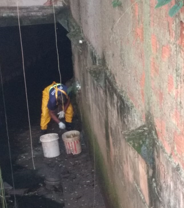 Ligação irregular de esgoto que caía no Rio Marambaia é lacrada