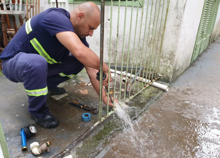 Programa “Se Liga na Rede” realiza corte de água em ligações irregulares de esgoto