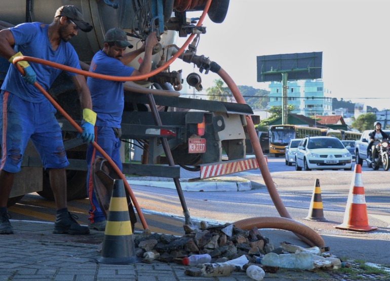 Rua Paraguai recebe vídeo inspeção para identificar irregularidades na drenagem pluvial