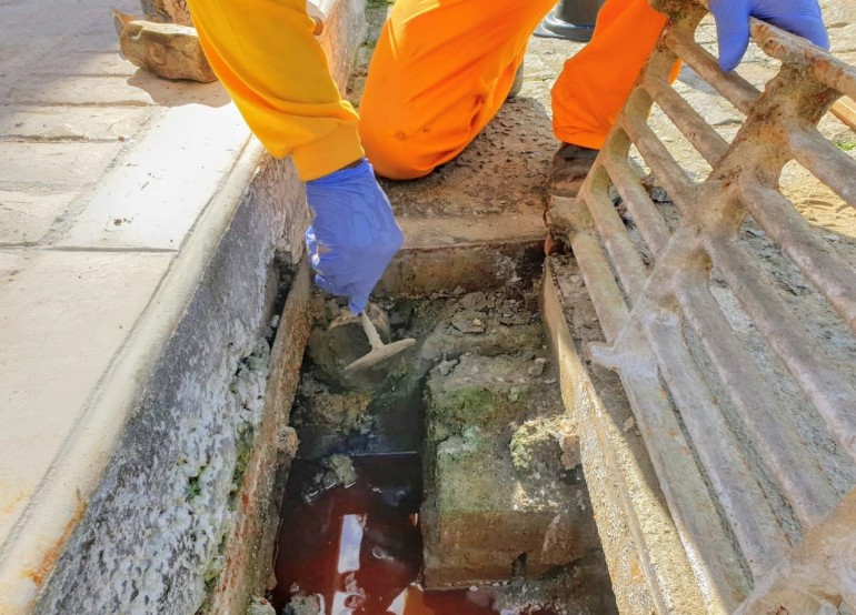 Mais três ligações irregulares de esgoto são lacradas nesta quarta-feira