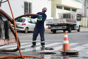 Limpeza rede coletora Municípios - Arquivo Emasa