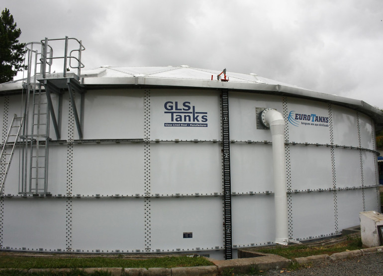 Emasa faz limpeza no reservatório que abastece a região Sul nesta quinta-feira