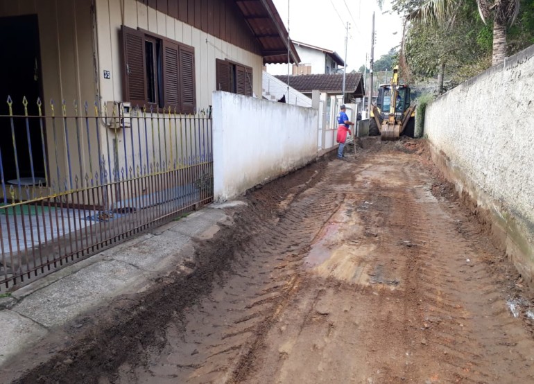 Rua Carmelita Zimmermann na Barra terá obra na rede de água e esgoto