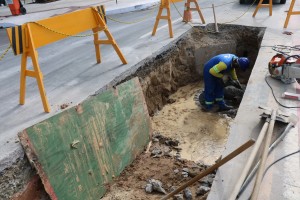 Obra do Emissário na Avenida Atlântica, em frente à Rua 3900