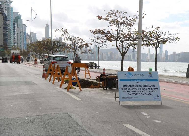 Obra do Emissário têm nova frente de trabalho na Avenida Atlântica na Barra Sul