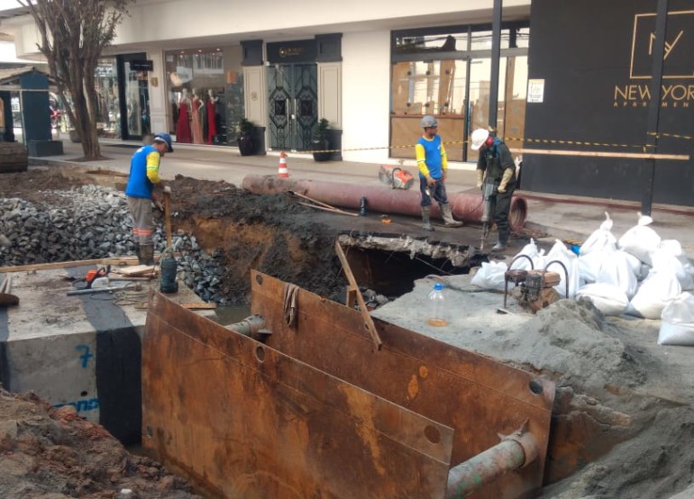 Galeria de drenagem que corta a Avenida Alvin Bauer será substituída