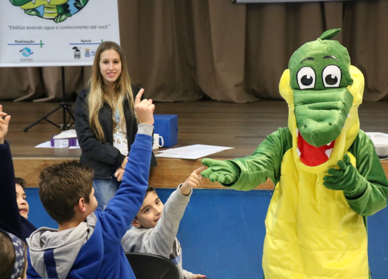 Programa JACAMASA visita alunos do CEM Vereador Santa
