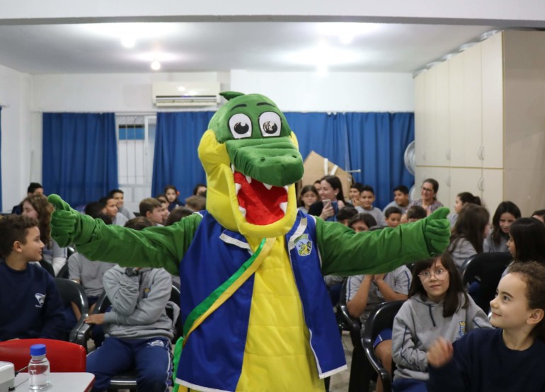 Alunos do CEM Iate Clube aprendem sobre educação ambiental com o JACAMASA