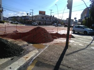 26-09-19- Rua Biguaçu conserto rede (3)