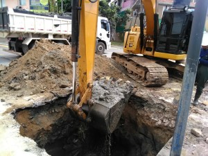 26-09-19- Rua Biguaçu conserto rede (4)