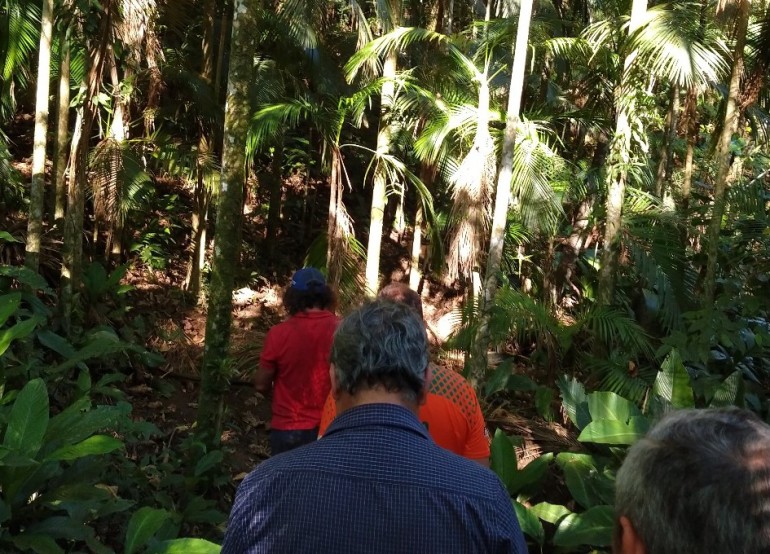 Equipe do Produtor de Água vistoria propriedade no Caetés